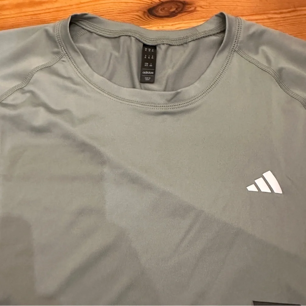 NWT ADIDAS MENS XL Silver Green MENS SHORT SLEEVE SUN SHIRT
